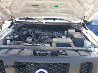2018 Nissan NV Cargo SV z VIN 1N6AF0LYXJN809818, wystawiony jako IAAI lot #41882662 z przebiegiem 109 329 mil mil oraz . Historia ofert i sprzedaży dostępna na DreamBid. Obrazek 10.