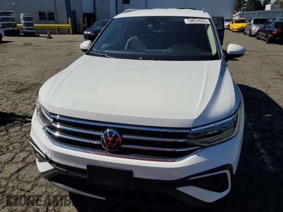 2024 Volkswagen Tiguan SE z VIN 3VV3B7AX7RM093378, wystawiony jako Copart lot #50634025 z przebiegiem 6 261 mil mil oraz Szkoda całkowita • Salvage title. Historia ofert i sprzedaży dostępna na DreamBid. Obrazek 5.
