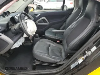 2015 Smart fortwo Passion z VIN WMEEJ9AA5FK831751, wystawiony jako Copart lot #58025575 z przebiegiem 55 512 mil mil oraz Szkody całkowita. Historia ofert i sprzedaży dostępna na DreamBid. Obrazek 7.
