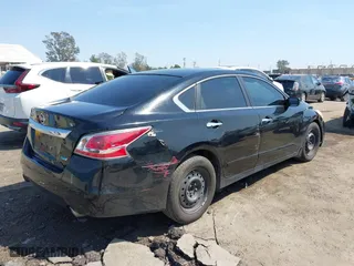 2015 Nissan Altima 2.5 with VIN 1N4AL3AP2FN914521, listed as a IAAI auction lot 41987003 with 143,981 mi miles. Bid and sale history available at carsss.com. Image 4.