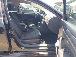 2012 Volkswagen Passat S с VIN 1VWAP7A30CC031752, выставлен на аукционе IAAI как лот 42609712 с пробегом 180 570 миль миль и . История ставок и продаж доступна на DreamBid. Изображение 5.