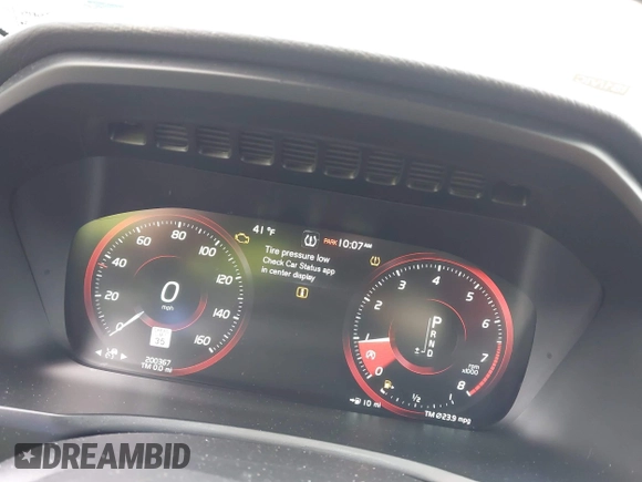 2017 Volvo XC90 Momentum with VIN YV4A22PK7H1134864, listed as a IAAI auction lot 42013875 with 200,367 mi miles. Bid and sale history available at carsss.com. Image 7.
