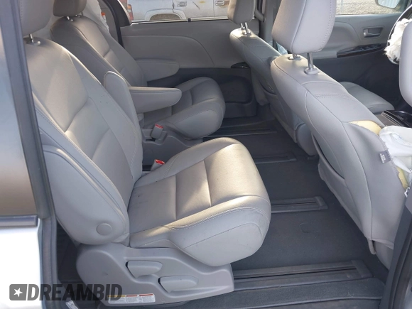 2020 Toyota Sienna XLE with VIN 5TDDZ3DC9LS232501, listed as a IAAI auction lot 41670286 with 93,252 mi miles. Bid and sale history available at carsss.com. Image 8.