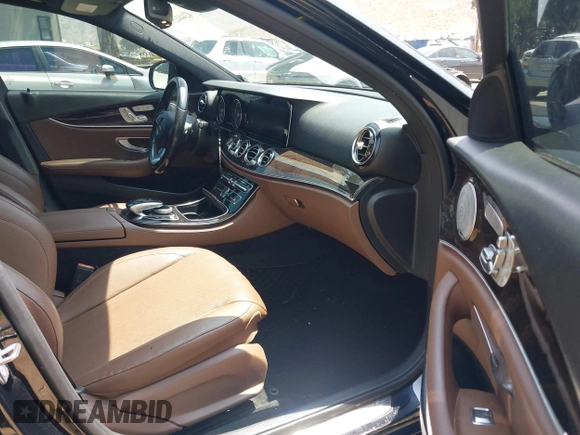 2017 Mercedes-Benz E 300 Luxury z VIN WDDZF4KB7HA217326, wystawiony jako IAAI lot #42444259 z przebiegiem 89 335 mil mil oraz . Historia ofert i sprzedaży dostępna na DreamBid. Obrazek 5.
