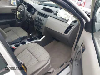 2009 Ford Focus SE z VIN 1FAHP35N19W114402, wystawiony jako IAAI lot #41510501 z przebiegiem Nie podano mil oraz . Historia ofert i sprzedaży dostępna na DreamBid. Obrazek 5.