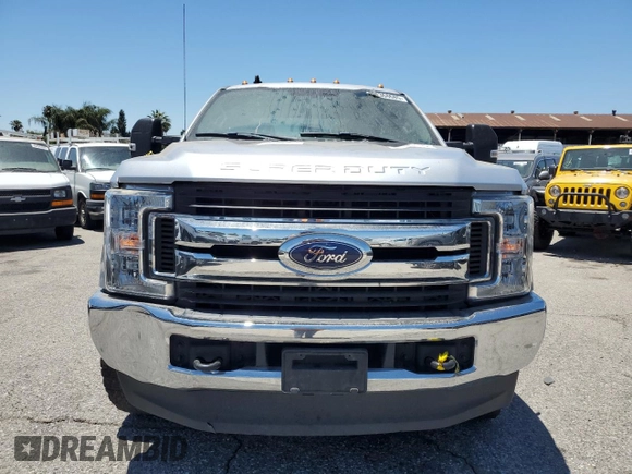 2019 Ford F-350 XL with VIN 1FT8X3BT0KEE13291, listed as a Copart auction lot 62368685 with 114,389 mi miles and Salvage title. Bid and sale history available at DreamBid. Image 5.