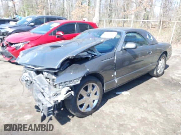 2003 Ford Thunderbird Deluxe z VIN 1FAHP60A23Y101899, wystawiony jako IAAI lot #41805269 z przebiegiem Nie podano mil oraz . Historia ofert i sprzedaży dostępna na DreamBid. Obrazek 2.