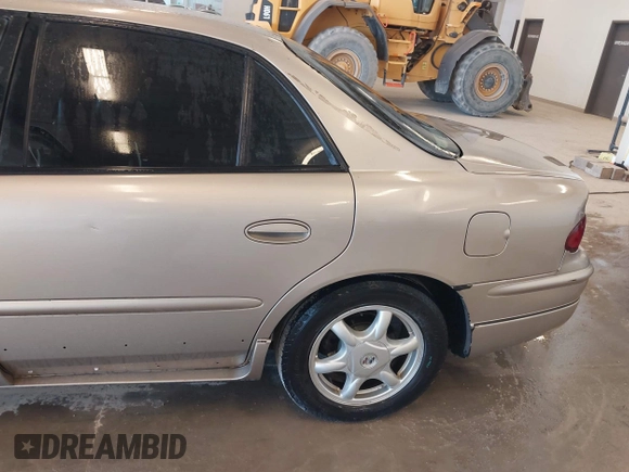 2001 Buick Regal LS with VIN 2G4WB55KX11250911, listed as a IAAI auction lot 41736848 with 1 mi miles. Bid and sale history available at carsss.com. Image 6.