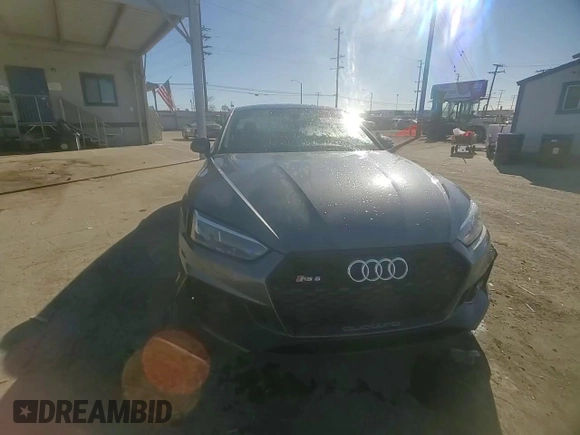 2018 Audi RS 5 z VIN WUAPWAF50JA903821, wystawiony jako Copart lot #42040965 z przebiegiem Nie podano mil oraz Szkoda całkowita • Salvage title. Historia ofert i sprzedaży dostępna na DreamBid. Obrazek 10.