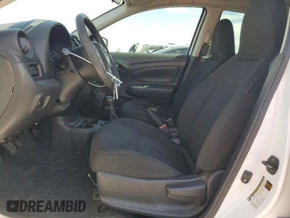 2016 Nissan Versa S z VIN 3N1CN7AP4GL884530, wystawiony jako Copart lot #50576085 z przebiegiem 79 627 mil mil oraz Szkoda całkowita • Salvage title. Historia ofert i sprzedaży dostępna na DreamBid. Obrazek 7.