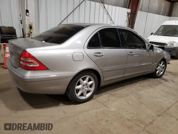 2003 Mercedes-Benz C 240 z VIN WDBRF81J63F356884, wystawiony jako Copart lot #63701705 z przebiegiem 104 856 mil mil oraz Szkoda całkowita • Salvage title. Historia ofert i sprzedaży dostępna na DreamBid. Obrazek 3.