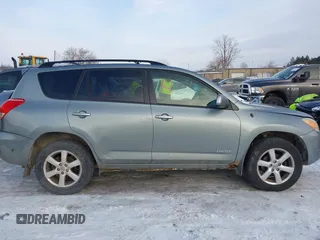 2008 Toyota RAV4 Ltd with VIN JTMBK31V886040432, listed as a IAAI auction lot 41554713 with 211,164 mi miles. Bid and sale history available at carsss.com. Image 13.