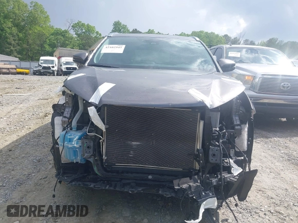 2019 Toyota Highlander Limited with VIN 5TDDZRFH9KS711575, listed as a IAAI auction lot 42102945 with 33,899 mi miles and . Bid and sale history available at DreamBid. Image 12.