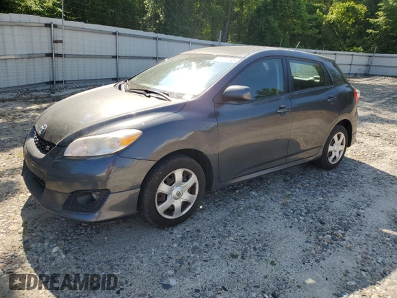 2009 Toyota Matrix S с VIN 2T1LE40E09C009981, выставлен на аукционе Copart как лот 60714545 с пробегом 139 828 миль миль и Чистый • Clean title. История ставок и продаж доступна на DreamBid. Изображение 1.