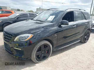 2014 Mercedes-Benz M 63 AMG z VIN 4JGDA7EB5EA320042, wystawiony jako IAAI lot #41798059 z przebiegiem 111 866 mil mil oraz . Historia ofert i sprzedaży dostępna na DreamBid. Obrazek 2.