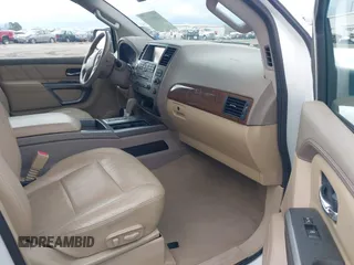 2015 Nissan Armada Platinum z VIN 5N1BA0NF9FN606276, wystawiony jako IAAI lot #41865375 z przebiegiem 223 761 mil mil oraz . Historia ofert i sprzedaży dostępna na DreamBid. Obrazek 5.