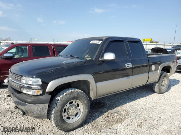 2002 Chevrolet Silverado 2500 LT with VIN 1GCGK29U82Z237425, listed as a Copart auction lot 72561684 with 176,210 mi miles and Salvage Title. Bid and sale history available at carsss.com. Image 1.
