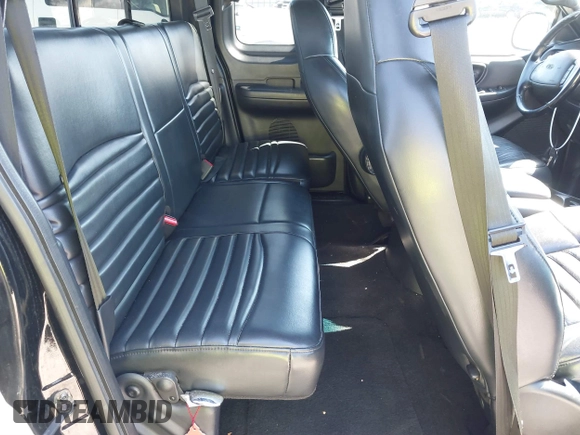 2000 Ford F-150 XL z VIN 2FTRX07L5YCB11117, wystawiony jako IAAI lot #41649583 z przebiegiem 240 557 mil mil oraz . Historia ofert i sprzedaży dostępna na DreamBid. Obrazek 8.