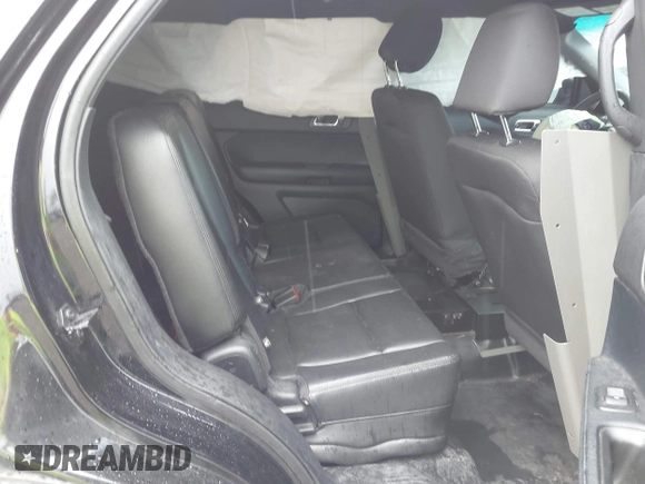2016 Ford Police Interceptor Utility z VIN 1FM5K8AR8GGC35822, wystawiony jako IAAI lot #42091991 z przebiegiem 221 812 mil mil oraz . Historia ofert i sprzedaży dostępna na DreamBid. Obrazek 8.