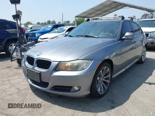 2011 BMW 3 Series 328i z VIN WBAPH5G58BNM81012, wystawiony jako IAAI lot #42429979 z przebiegiem 107 779 mil mil oraz . Historia ofert i sprzedaży dostępna na DreamBid. Obrazek 2.
