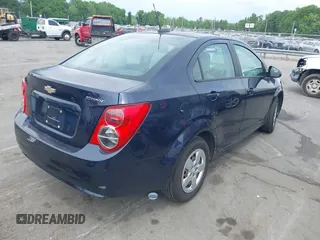 2015 Chevrolet Sonic LS z VIN 1G1JA5SH2F4114299, wystawiony jako IAAI lot #42078790 z przebiegiem 112 719 mil mil oraz . Historia ofert i sprzedaży dostępna na DreamBid. Obrazek 4.