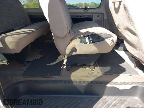 2003 Ford Econoline Passenger XL with VIN 1FBSS31LX3HA18982, listed as a IAAI auction lot 42149360 with 196,201 mi miles. Bid and sale history available at carsss.com. Image 8.