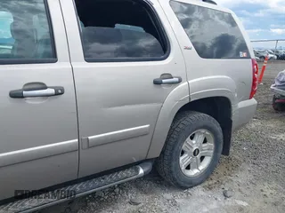 2008 Chevrolet Tahoe 3LT z VIN 1GNFK13008R260063, wystawiony jako IAAI lot #41865118 z przebiegiem 218 009 mil mil oraz . Historia ofert i sprzedaży dostępna na DreamBid. Obrazek 6.