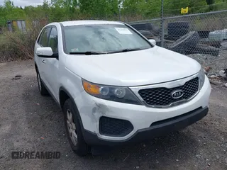 2012 Kia Sorento LX z VIN 5XYKT3A17CG299378, wystawiony jako IAAI lot #42269062 z przebiegiem 119 918 mil mil oraz . Historia ofert i sprzedaży dostępna na DreamBid. Obrazek 1.