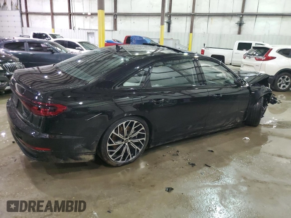 2024 Audi A8 z VIN WAULDAF88RN011314, wystawiony jako Copart lot #44944685 z przebiegiem 5 063 mil mil oraz Szkoda całkowita • Salvage title. Historia ofert i sprzedaży dostępna na DreamBid. Obrazek 3.