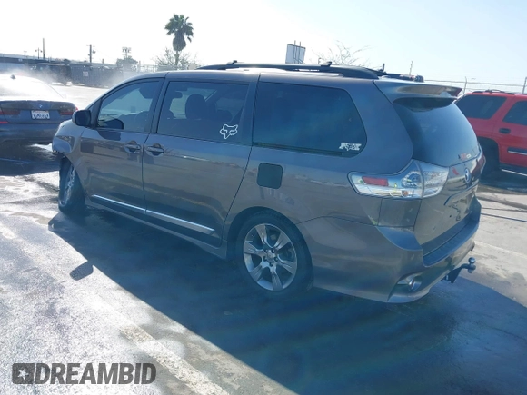 2012 Toyota Sienna SE with VIN 5TDXK3DCXCS233593, listed as a IAAI auction lot 41959611 with 85,558 mi miles. Bid and sale history available at carsss.com. Image 3.