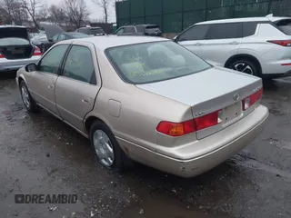 2001 Toyota Camry CE z VIN 4T1BG22K01U847704, wystawiony jako IAAI lot #41583762 z przebiegiem Nie podano mil oraz . Historia ofert i sprzedaży dostępna na DreamBid. Obrazek 3.
