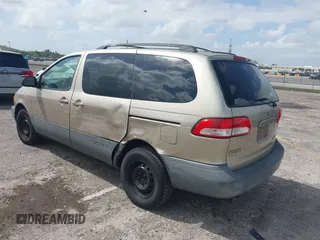 2002 Toyota Sienna LE with VIN 4T3ZF13C02U475406, listed as a IAAI auction lot 41971828 with 226,378 mi miles. Bid and sale history available at carsss.com. Image 3.
