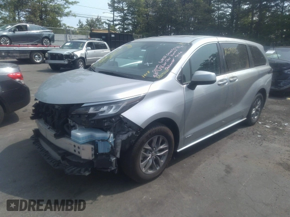 2021 Toyota Sienna LE with VIN 5TDKRKEC3MS029220, listed as a IAAI auction lot 36679138 with 60,424 mi miles. Bid and sale history available at carsss.com. Image 2.