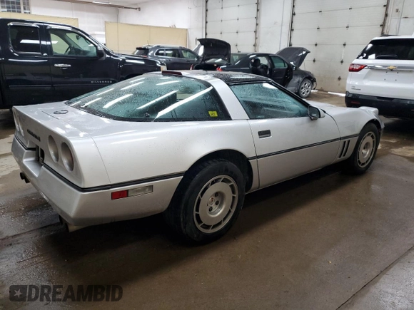1986 Chevrolet Corvette z VIN 1G1YY0783G5107122, wystawiony jako Copart lot #54137435 z przebiegiem 154 656 mil mil oraz Czysty tytuł • Clean title. Historia ofert i sprzedaży dostępna na DreamBid. Obrazek 3.