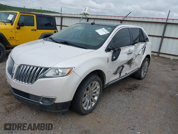 2015 Lincoln MKX z VIN 2LMDJ6JKXFBL29300, wystawiony jako IAAI lot #42121970 z przebiegiem 182 302 mil mil oraz . Historia ofert i sprzedaży dostępna na DreamBid. Obrazek 18.