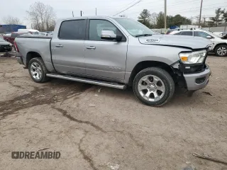 2022 Ram 1500 Big Horn z VIN 1C6RRFFG9NN402461, wystawiony jako Copart lot #45080115 z przebiegiem 34 011 mil mil oraz Szkoda całkowita • Salvage title. Historia ofert i sprzedaży dostępna na DreamBid. Obrazek 4.
