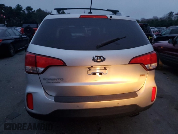 2014 Kia Sorento LX with VIN 5XYKTCA60EG538526, listed as a Copart auction lot 83622024 with 189,834 mi miles and Salvage Title. Bid and sale history available at carsss.com. Image 6.