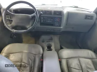 1996 GMC Jimmy SL with VIN 1GKDT13W4T2572197, listed as a Copart auction lot 76535534 with 157,624 mi miles and Salvage Title. Bid and sale history available at carsss.com. Image 8.