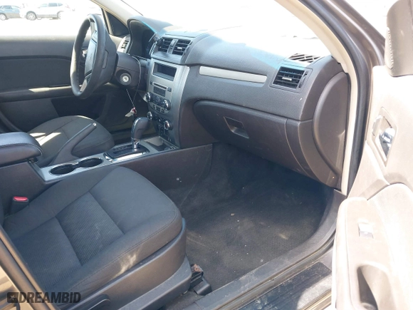2011 Ford Fusion SE with VIN 3FAHP0HA8BR301894, listed as a IAAI auction lot 41804881 with 150,504 mi miles. Bid and sale history available at carsss.com. Image 5.