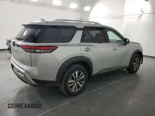 2025 Nissan Pathfinder SL z VIN 5N1DR3CC2SC228707, wystawiony jako Copart lot #58563525 z przebiegiem 5915 mil mil oraz Tytuł czysty. Historia ofert i sprzedaży dostępna na DreamBid. Obrazek 3.