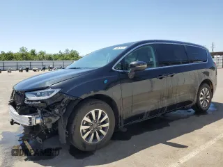 2023 Chrysler Pacifica Hybrid Touring L with VIN 2C4RC1L78PR632368, listed as a Copart auction lot 61763955 with 41,494 mi miles and Clean title. Bid and sale history available at DreamBid. Image 1.