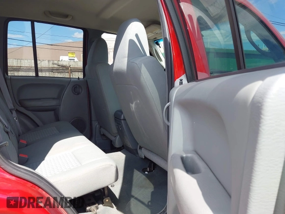 2007 Jeep Liberty Sport with VIN 1J4GL48K47W712628, listed as a IAAI auction lot 42018928 with 176,326 mi miles. Bid and sale history available at carsss.com. Image 8.