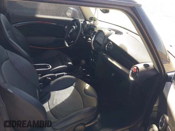 2011 MINI Hardtop S with VIN WMWSV3C51BTY11050, listed as a IAAI auction lot 41981118 with Not provided miles and . Bid and sale history available at DreamBid. Image 5.
