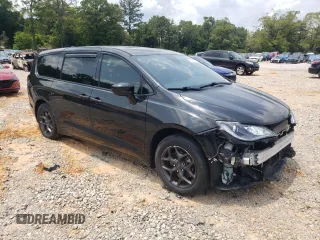 2019 Chrysler Pacifica Touring Plus with VIN 2C4RC1FG5KR603902, listed as a Copart auction lot 58475535 with 136,017 mi miles and Salvage title. Bid and sale history available at DreamBid. Image 4.