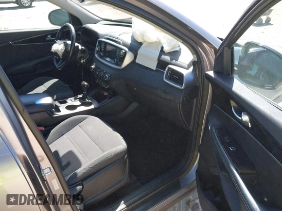 2017 Kia Sorento LX with VIN 5XYPG4A35HG189017, listed as a IAAI auction lot 41829860 with 116,810 mi miles. Bid and sale history available at carsss.com. Image 5.