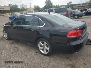 2013 Volkswagen Passat SE z VIN 1VWBH7A37DC110614, wystawiony jako Copart lot #55903665 z przebiegiem 121 117 mil mil oraz Szkoda całkowita • Salvage title. Historia ofert i sprzedaży dostępna na DreamBid. Obrazek 2.