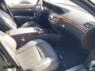 2009 Mercedes-Benz S-Class 5.5L V8 with VIN WDDNG86X19A239123, listed as a IAAI auction lot 41981456 with 120,975 mi miles. Bid and sale history available at carsss.com. Image 5.