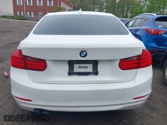 2014 BMW 3 Series 328i xDrive with VIN WBA3B5C56EP544400, listed as a IAAI auction lot 42172100 with 242,472 mi miles. Bid and sale history available at carsss.com. Image 16.