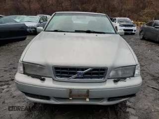 2000 Volvo S70 z VIN YV1LS56D4Y2658316, wystawiony jako Copart lot #81021544 z przebiegiem 147 925 mil mil oraz Szkody całkowita. Historia ofert i sprzedaży dostępna na DreamBid. Obrazek 5.