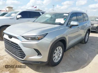 2024 Toyota Highlander XLE with VIN 5TDAAAA55RS017176, listed as a IAAI auction lot 42038401 with 14 mi miles and . Bid and sale history available at DreamBid. Image 19.